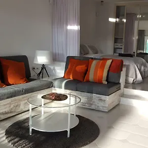 https://casa-robert-y-nergiz.1costadelsol.com
